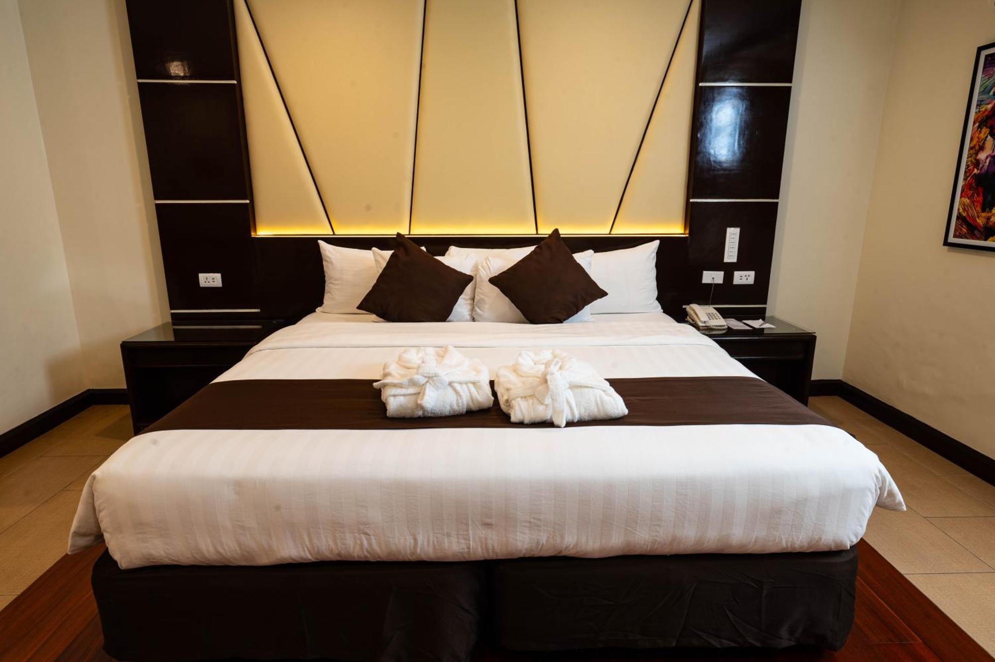 The Apo View Hotel Davao Bagian luar foto